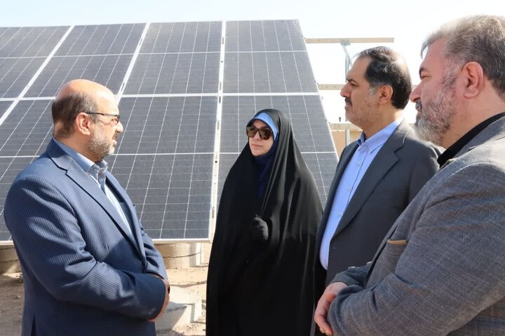 نیروگاه خورشیدی انبار نفت قم افتتاح شد