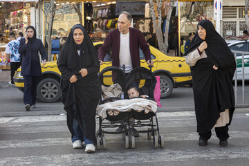 ایران زمانی یکی از جوان‌ترین کشورهای جهان محسوب می‌شد. اما پیش‌بینی‌ها نشان می‌دهد طی چند دهه آینده به یکی از جوامع نسبتاً سالخورده منطقه تبدیل خواهد شد.