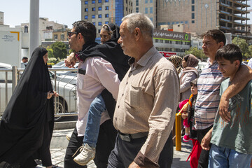 اگر نرخ باروری زیر سطح جانشینی باقی بماند، جمعیت ایران در دهه‌های آینده وارد مرحله کاهش مطلق خواهد شد. به بیان دیگر، تعداد مرگ‌ها از تولدها پیشی خواهد گرفت.