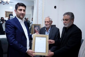 دیدار وزیر ارتباطات با خانواده شهید سپهبد سید عبدالرحیم موسوی