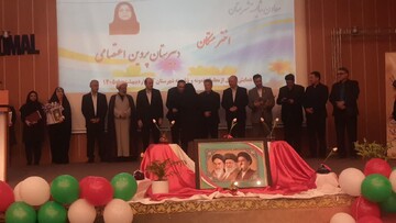 ۵۴ معلم نمونه استانی وشهرستانی آمل تجلیل شدند
