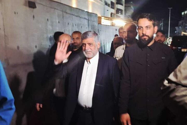 تجمع لبنانیها مقابل سفارت کشورمان در بیروت