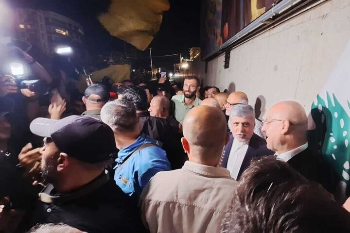 تجمع لبنانیها مقابل سفارت کشورمان در بیروت