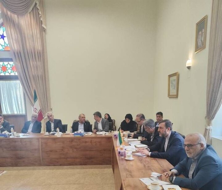 نشست بهره‌برداری از ظرفیت‌های حوزه خزر در بخش حمل و نقل با حضور غریب‌آبادی