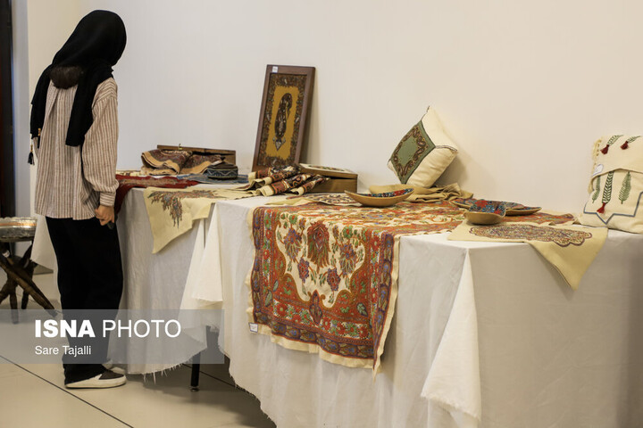 فعالیت بالغ بر ۵ هزار هنرمند و صنعتگر صنایع دستی در آذربایجان‌غربی