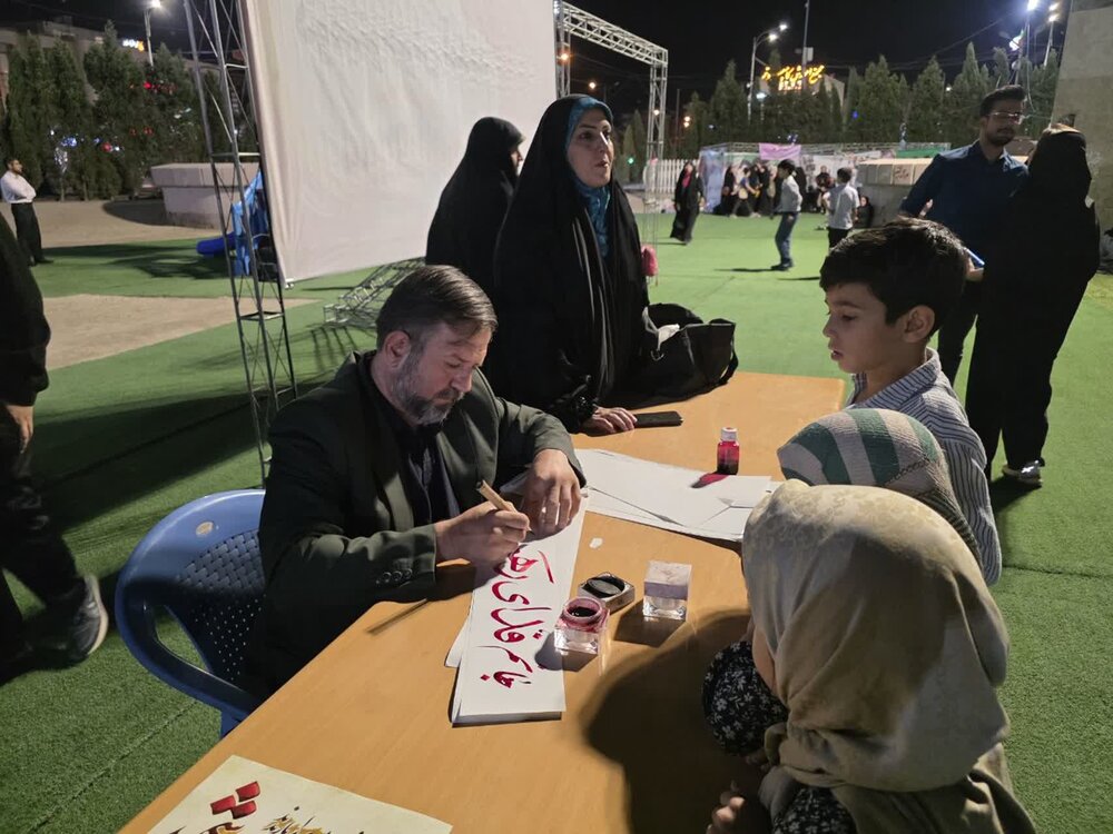 حضور هنرمندان کرمان در میدان به پاس ۱۰۰ شب حماسه م