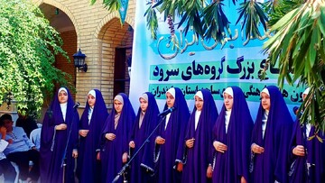 هم‌صدایی ۳۰ گروه سرود مازندران در جوار شهدای گمنام/ تجدید بیعت بچه‌های مسجد با شهدا