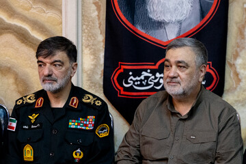 سردار حسین اشتری و سردار احمدرضا رادان فرمانده فراجا در مراسم سالگرد شهید سپهبد محمد باقری