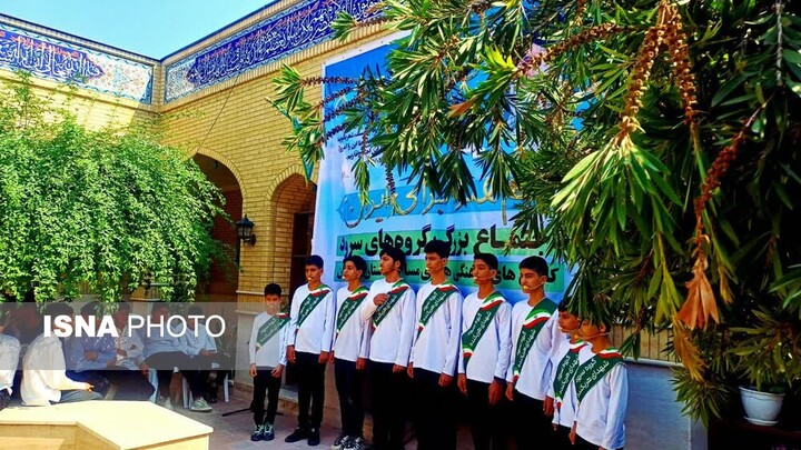 هم‌صدایی ۳۰ گروه سرود مازندران در جوار شهدای گمنام/ تجدید بیعت بچه‌های مسجد با شهدا