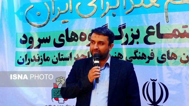 هم‌صدایی ۳۰ گروه سرود مازندران در جوار شهدای گمنام/ تجدید بیعت بچه‌های مسجد با شهدا