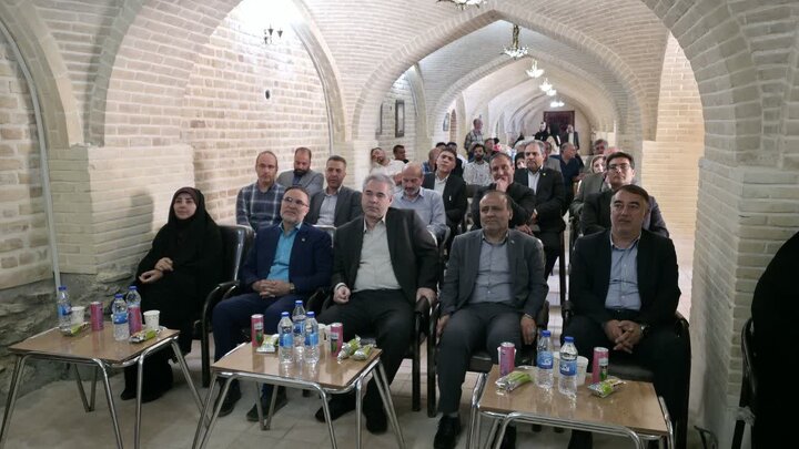 نماینده مجلس خواستار حمایت جدی از صنایع‌دستی و فرش ملایر شد