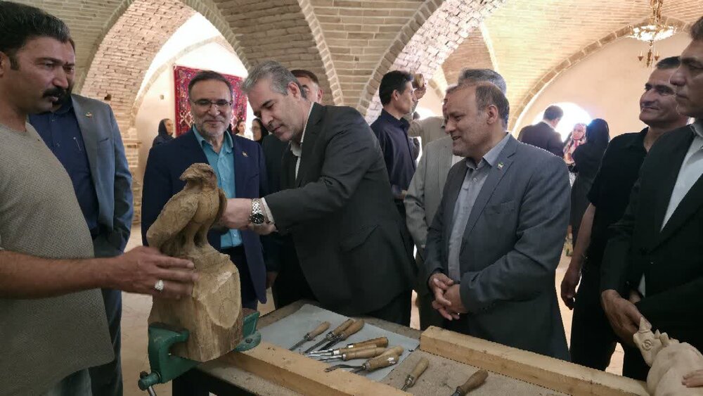 فرماندار: ظرفیت‌های بی‌نظیر ملایر در صنایع‌دستی نیازمند حمای