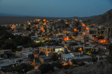 روستای «قلعه بالا»، روستایی با بافت پلکانی و معماری بومی به ماسوله کویر معروف است.