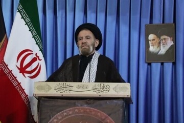 نماینده ولی فقیه در لرستان: مسئولان برای کاهش فشار معیشتی شفاف‌سازی کنند