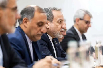 انتقاد روزنامه اصولگرا از تندروها: نق می‌زنند/ نفس‌شان از جای گرم بلند می‌شود