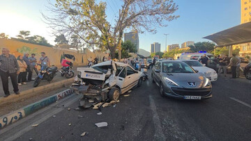 حادثه برای اتوبوس در بزرگراه اشرفی اصفهانی تهران؛ برخورد با ۱۲ خودرو و مصدومیت سه نفر