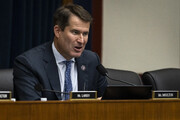 عضو مجلس نمایندگان: توافق احتمالی تهران و واشنگتن سند تسلیم در برابر رهبری ایران است