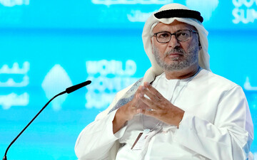 انور قرقاش: امیدواریم تفاهمنامه تهران-واشنگتن ورق جنگ را برگرداند