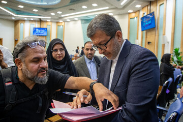 نشست خبری استاندار اصفهان و معاونان