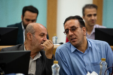 نشست خبری استاندار اصفهان و معاونان