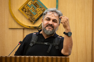 نشست خبری استاندار اصفهان و معاونان
