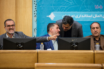 از راست، ایوب درویشی، معاون سیاسی و اجتماعی استانداری اصفهان، احسان مشکلانی، مشاور و مدیر کل روابط عمومی و امور بین‌المللی استانداری اصفهان، مهران فاطمی، استاندار سابق یزد و مشاور عالی و دستیار استانداری اصفهان و اکبر صالحی، معاون انتظامی و امنیتی استانداری اصفهان 