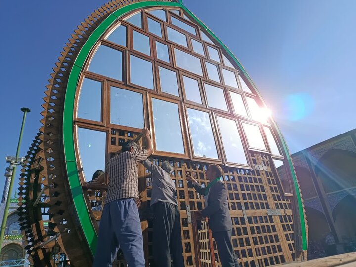 نخل‌بندی مهریز؛ آیینی که آینه‌های نذر، ایمان و خاطره را بر شانه تاریخ می‌نشاند