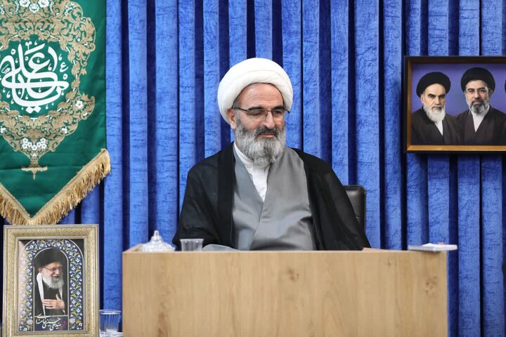 امام جمعه سمنان: تصمیم نهایی درباره مسائل راهبردی کشور با رهبری و  فصل‌الخطاب است