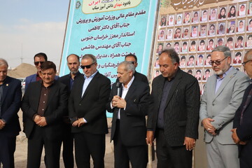 کلنگ زنی مدرسه ۱۲ کلاسه ایران در شهرک امام علی بیرجند توسط وزیر آموزش و پرورش