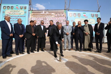 کلنگ زنی مدرسه ۱۲ کلاسه ایران در شهرک امام علی بیرجند توسط وزیر آموزش و پرورش