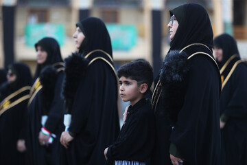آیین تعویض پرچم گنبد حرم مطهر احمد ابن موسی حضرت شاهچراغ (ع) - شیراز