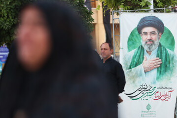 آیین تعویض پرچم گنبد حرم مطهر احمد ابن موسی حضرت شاهچراغ (ع) - شیراز