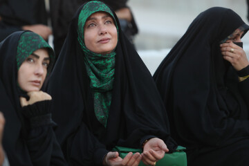آیین تعویض پرچم گنبد حرم مطهر احمد ابن موسی حضرت شاهچراغ (ع) - شیراز
