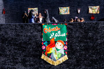آیین اهتزاز بزرگترین پرچم عزای حسینی کشور