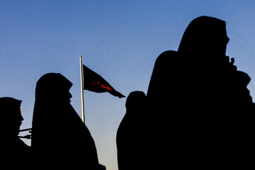 آیین اهتزاز بزرگترین پرچم عزای حسینی کشور