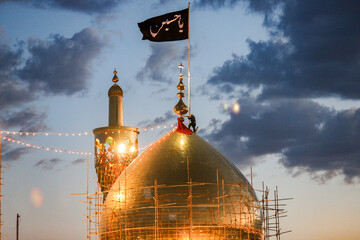 تعویض پرچم حسینیه اعظم زنجان