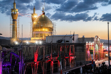 تعویض پرچم حسینیه اعظم زنجان