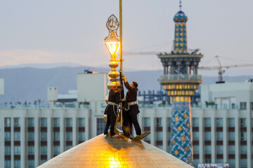 آیین سنتی اذن عزای امام حسین (ع) در حرم مطهر رضوی