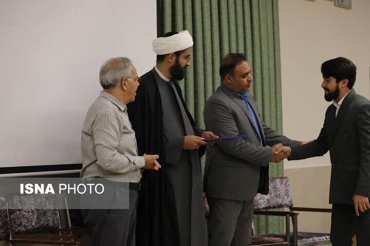 نخستین دوره مشاعره دانشجویی استان قم برگزار شد + تصاویر