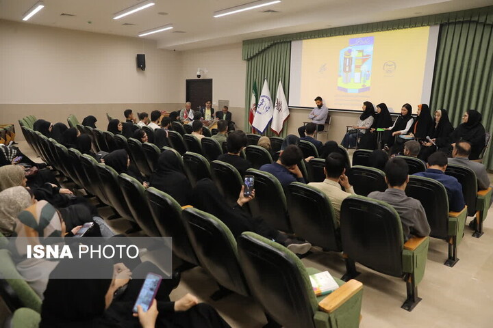 نخستین دوره مشاعره دانشجویی استان قم برگزار شد + تصاویر