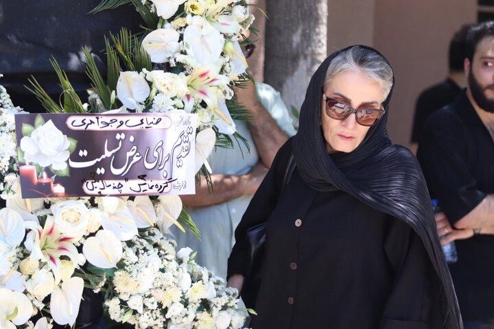 هنرمندان در خاکسپاری شهرزاد جواهری