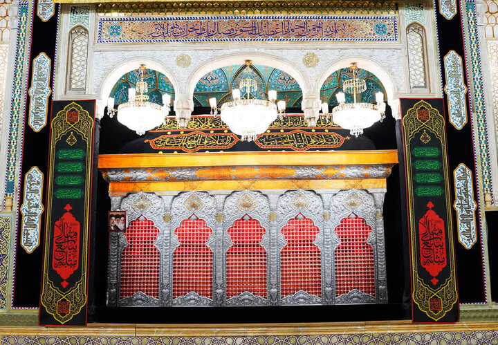 حرم بانوی کرامت سیاهپوش شد + تصاویر