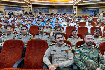 مراسم تجلیل و اهدای نشان فداکاری به خانواده‌های شهدا