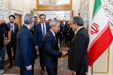 نشست سید عباس عراقچی با سفرا و روسای نمایندگی‌های خارجی و بین‌المللی