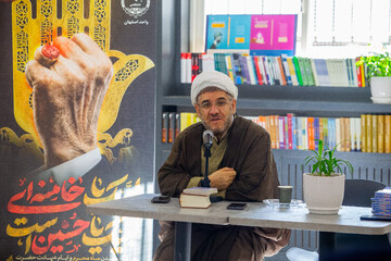 یک استاد دانشگاه: اشک بر امام حسین(ع) انسان را به ابدیت پیوند می‌دهد
