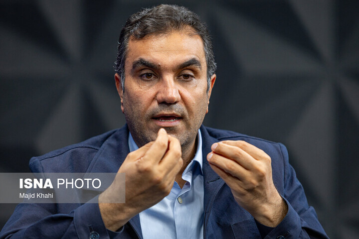 پوردهقان در سوال از وزیر اقتصاد: نباید مشکلات اقتصادی را پشت واژه دفاع از کشور پنهان کرد