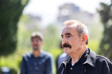 بیوک میرزایی در مراسم بدرقه پیکر بهروز رضوی