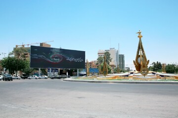 رونمایی از دیوارنگاره «در امتداد حسین(ع)» در میدان مرکزی شیراز