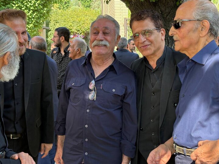 مراسم تشییع پیکر بهروز رضوی در حال برگزاری است