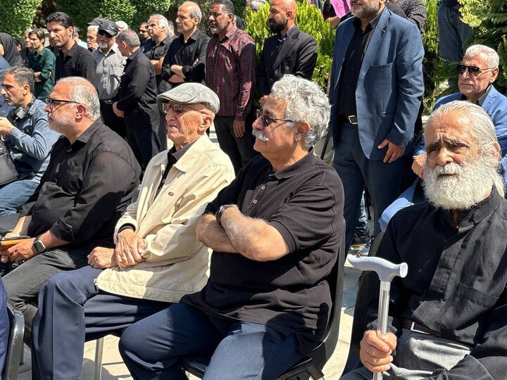 مراسم تشییع پیکر بهروز رضوی در حال برگزاری است